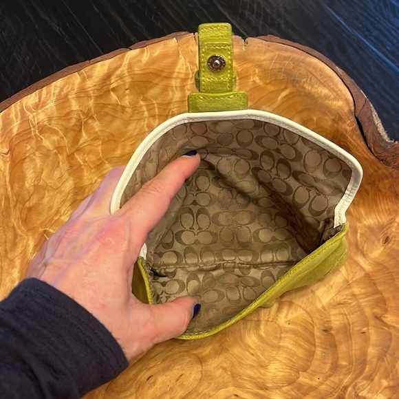 Authentic COACH Writlet - Picture 2 of 4